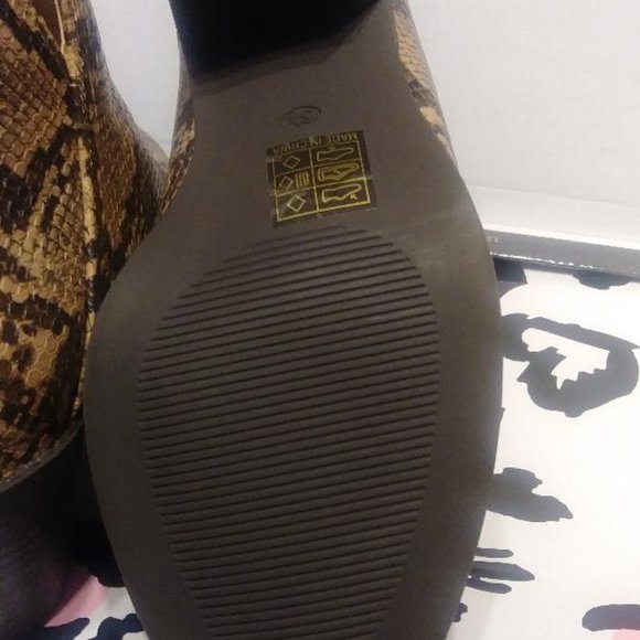 Mata Shoes  VALENTINA-2 Booties!  Brown Snakeskin size 7.5 new! - Picture 5 of 5
